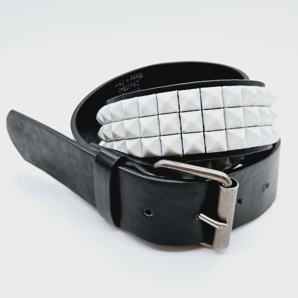 Glow-in-the-dark rockstud pyramid stud punk rock goth emo grunge belt M/L